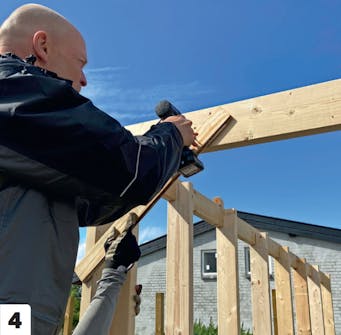 Isoleret skur med listebeklædning Isoleret skur med listebeklædning